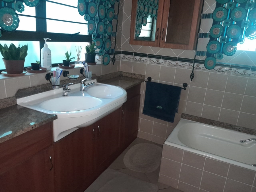 3 Bedroom Property for Sale in Protea Park North West